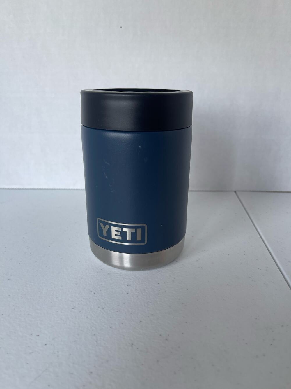 Yeti Rambler Can Cooler Navy 12oz can
